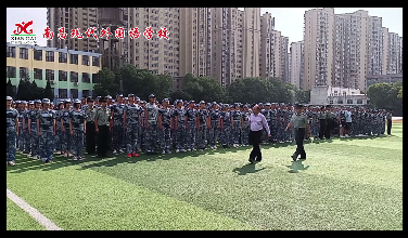 “為校爭光，為校爭光……”聲音響徹現(xiàn)外校園。