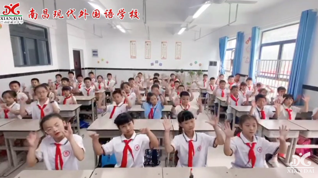 南昌現(xiàn)代外國語學(xué)校小學(xué)部《萬疆》手勢舞，獻(xiàn)禮祖國72周年華誕！