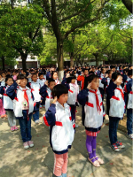 傳承紅色基因 弘揚八一精神南昌現(xiàn)代外國語學(xué)（迎賓校區(qū)）小學(xué)部開展晨會活動