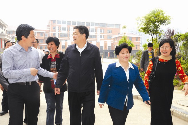 江西省人民政府副省長(zhǎng)孫剛蒞臨我?？疾熘笇?dǎo)工作