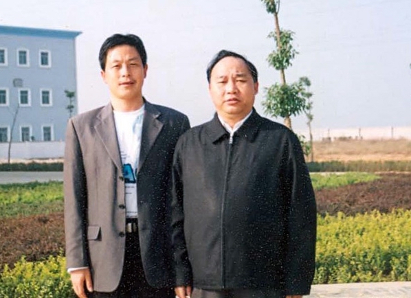 江西省人民政府常務(wù)副省長(zhǎng)凌成興與南昌市人大代表、校董事長(zhǎng)胡樂(lè)平